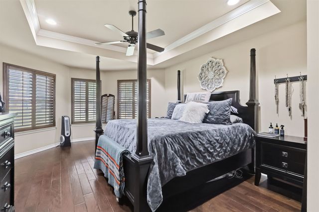 907 Woodridge Cir, Longview, TX 75601