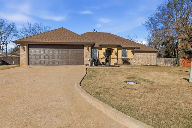907 Woodridge Cir, Longview, TX 75601