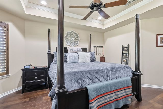 907 Woodridge Cir, Longview, TX 75601