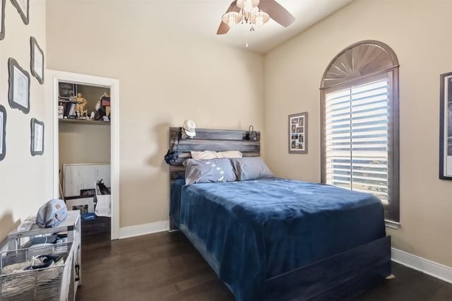 907 Woodridge Cir, Longview, TX 75601