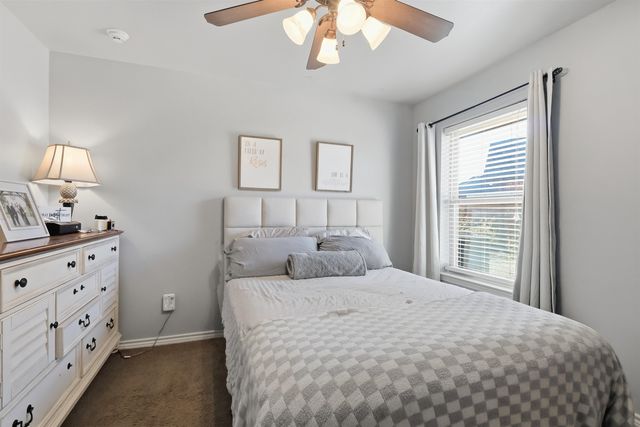 907 Woodridge Cir, Longview, TX 75601