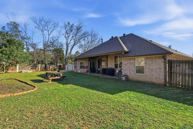 907 Woodridge Cir, Longview, TX 75601