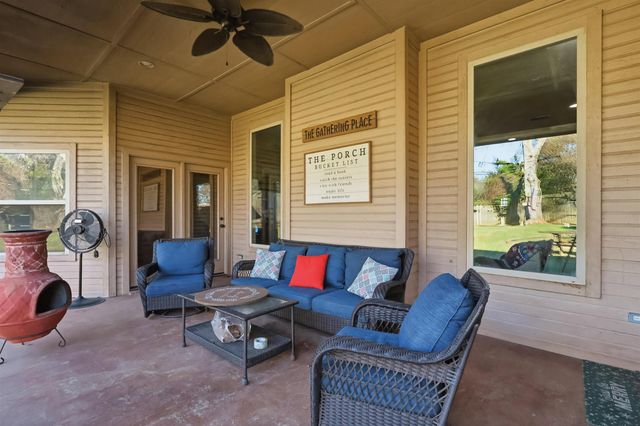 907 Woodridge Cir, Longview, TX 75601