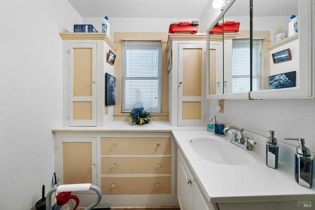 130 Armstrong St, Lakeport, CA 95453