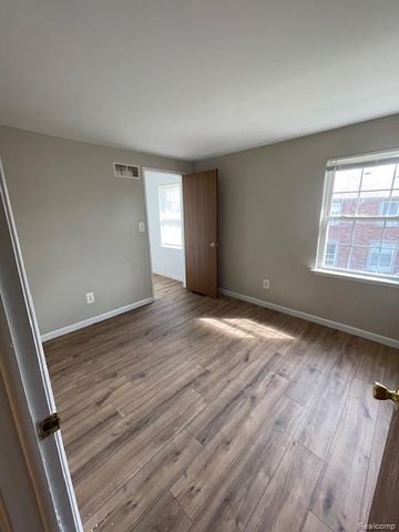35473 Turner Drive, Sterling Heights, MI 48312