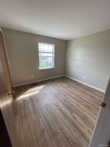 35473 Turner Drive, Sterling Heights, MI 48312