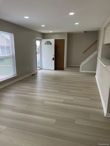 35473 Turner Drive, Sterling Heights, MI 48312