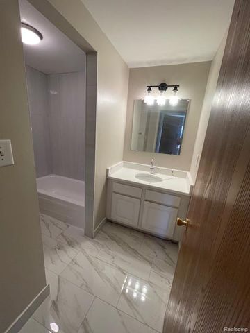 35473 Turner Drive, Sterling Heights, MI 48312