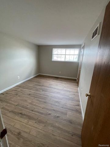 35473 Turner Drive, Sterling Heights, MI 48312