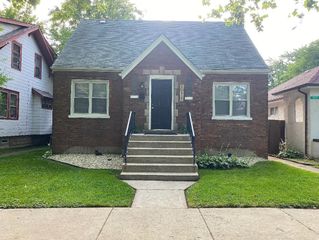 13819 S State Street, Riverdale, IL 60827