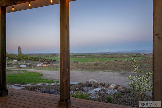 1032 E Butte Road, Menan, ID 83434