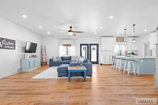 1032 E Butte Road, Menan, ID 83434