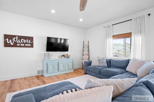 1032 E Butte Road, Menan, ID 83434