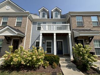 1066 Emery Bay Cir, Hendersonville, TN 37075