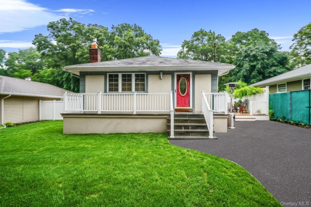 138 River Road, Shirley, NY 11967