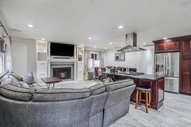 138 River Road, Shirley, NY 11967