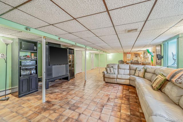 138 River Road, Shirley, NY 11967