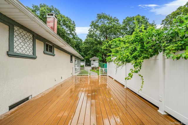138 River Road, Shirley, NY 11967
