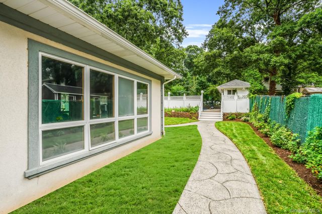 138 River Road, Shirley, NY 11967