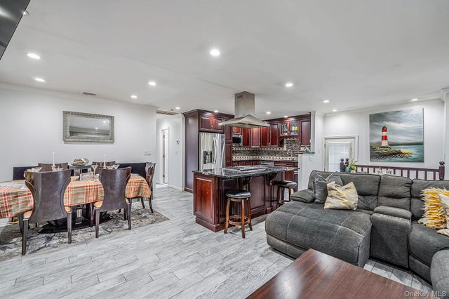 138 River Road, Shirley, NY 11967
