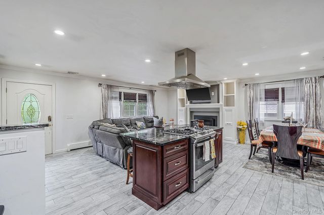 138 River Road, Shirley, NY 11967