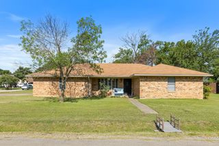 524 S Pedigo Street, Pilot Point, TX 76258