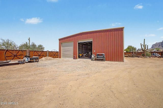 1502 S PROSPECTORS Road, Apache Junction, AZ 85119