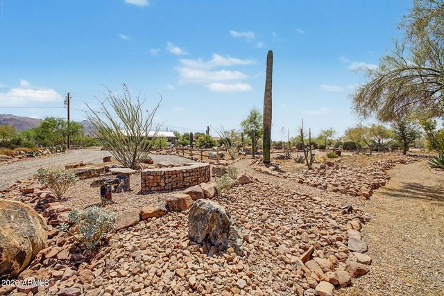 1502 S PROSPECTORS Road, Apache Junction, AZ 85119