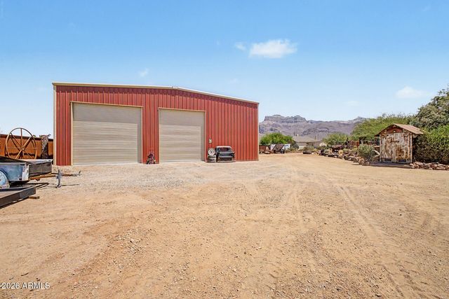 1502 S PROSPECTORS Road, Apache Junction, AZ 85119