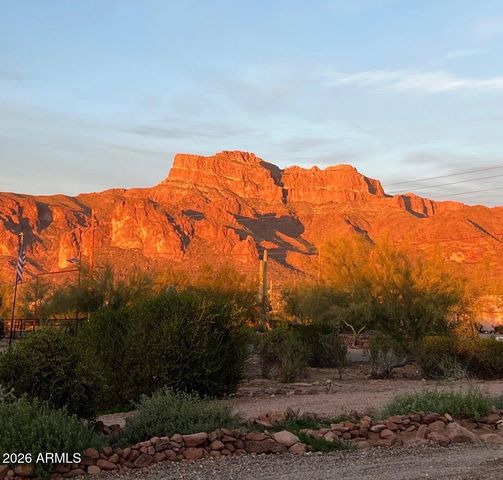 1502 S PROSPECTORS Road, Apache Junction, AZ 85119