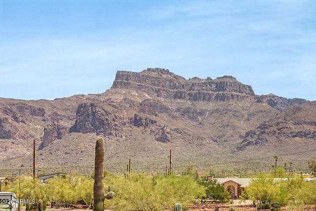 1502 S PROSPECTORS Road, Apache Junction, AZ 85119