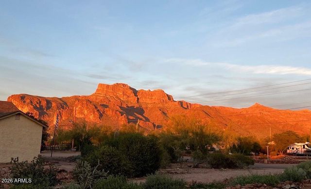 1502 S PROSPECTORS Road, Apache Junction, AZ 85119