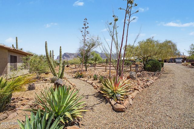 1502 S PROSPECTORS Road, Apache Junction, AZ 85119