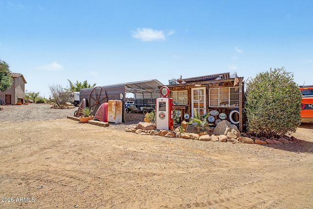 1502 S PROSPECTORS Road, Apache Junction, AZ 85119