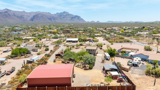 1502 S PROSPECTORS Road, Apache Junction, AZ 85119