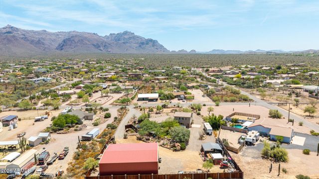 1502 S PROSPECTORS Road, Apache Junction, AZ 85119