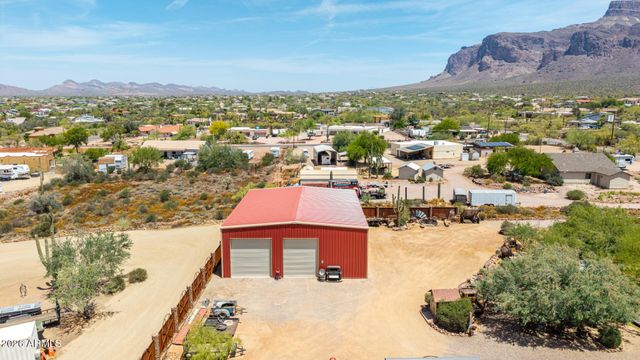 1502 S PROSPECTORS Road, Apache Junction, AZ 85119