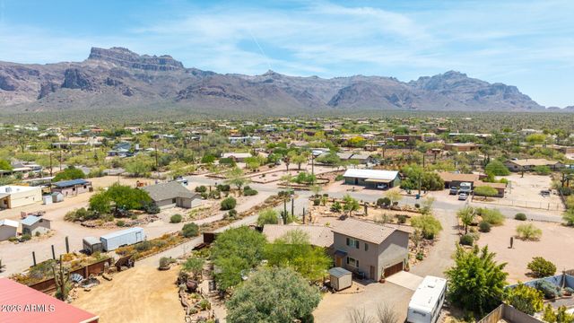 1502 S PROSPECTORS Road, Apache Junction, AZ 85119