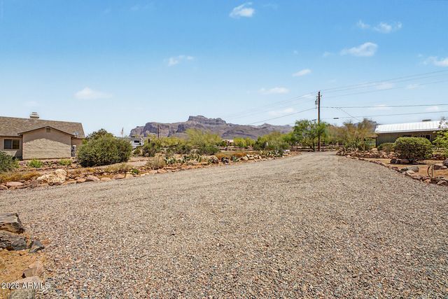 1502 S PROSPECTORS Road, Apache Junction, AZ 85119