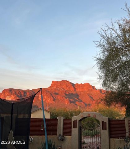 1502 S PROSPECTORS Road, Apache Junction, AZ 85119
