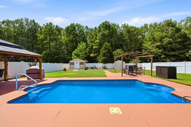 855 Wintercreeper Dr., Longs, SC 29568