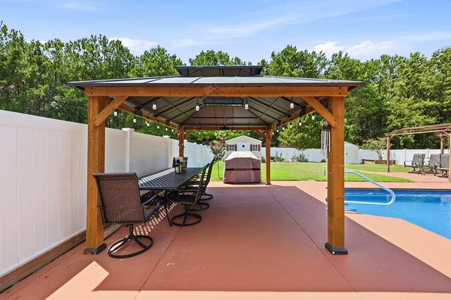 855 Wintercreeper Dr., Longs, SC 29568