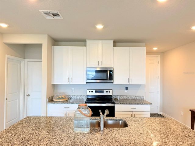 7727 MOMENTUM PARKWAY, Wesley Chapel, FL 33545