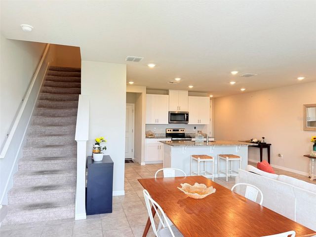 7727 MOMENTUM PARKWAY, Wesley Chapel, FL 33545