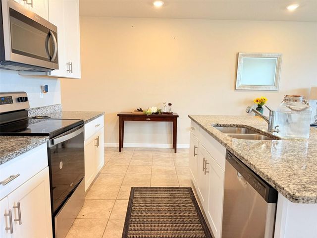 7727 MOMENTUM PARKWAY, Wesley Chapel, FL 33545