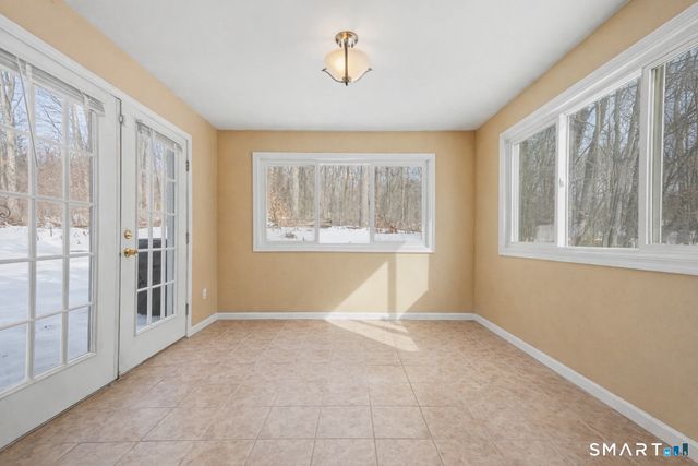 10 Country Farm Road, Oxford, CT 06478