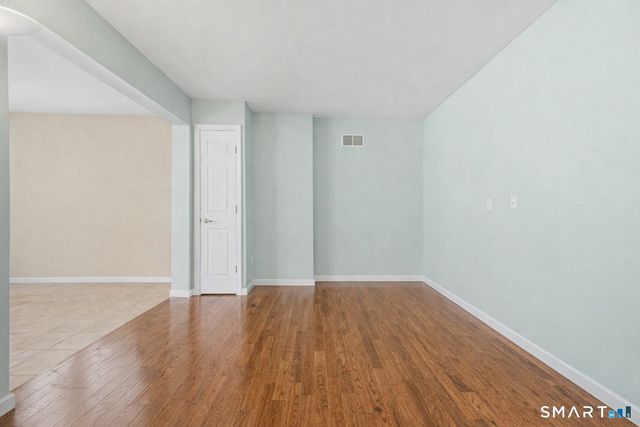 10 Country Farm Road, Oxford, CT 06478