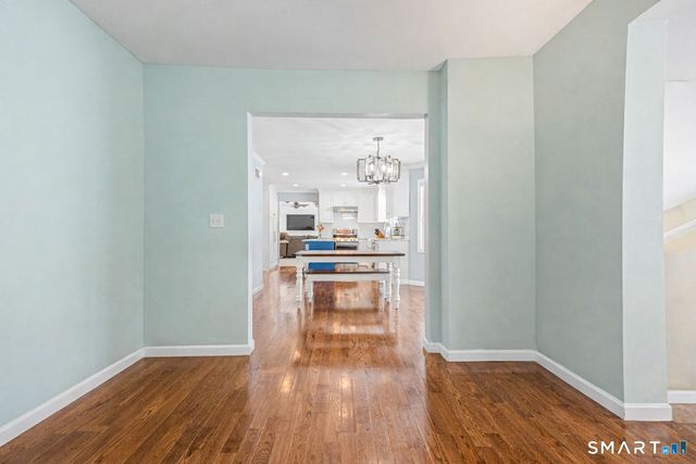 10 Country Farm Road, Oxford, CT 06478