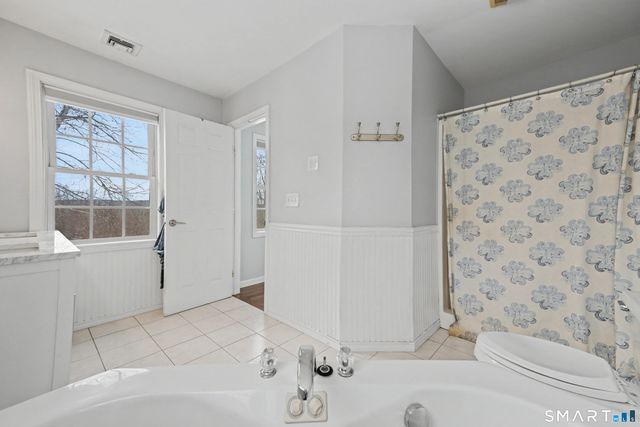 10 Country Farm Road, Oxford, CT 06478