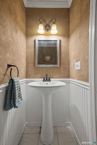 10 Country Farm Road, Oxford, CT 06478